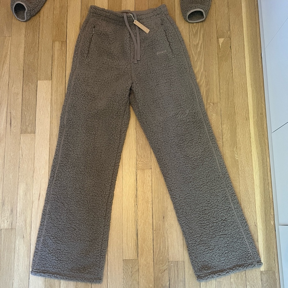 NWT Skims Kim Kardashian Teddy Track Fleece Pants- Desert- Small AP-LPT-0862